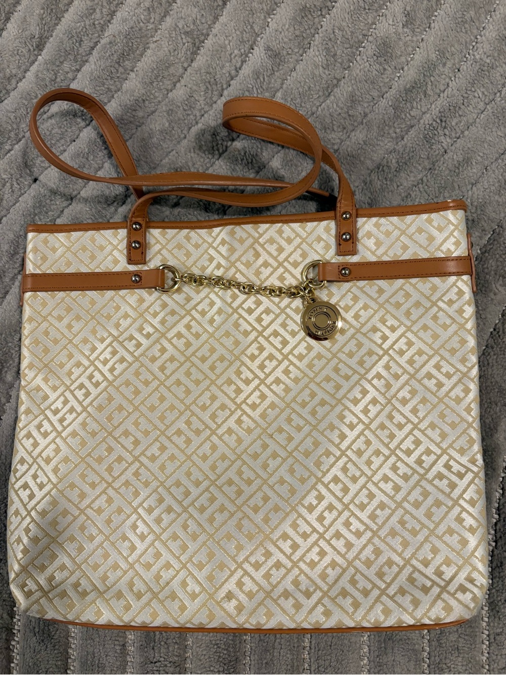 Tommy Hilfiger Monogram Tote Bag – Neutral & Chic